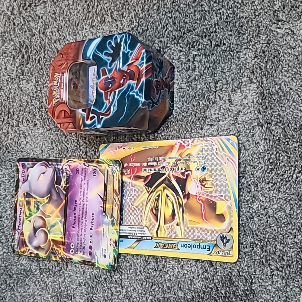 200+ Pokémon cards